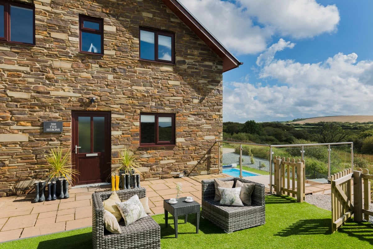 Herons Lodge, sleeps 12, entrance, large house in Cornwall